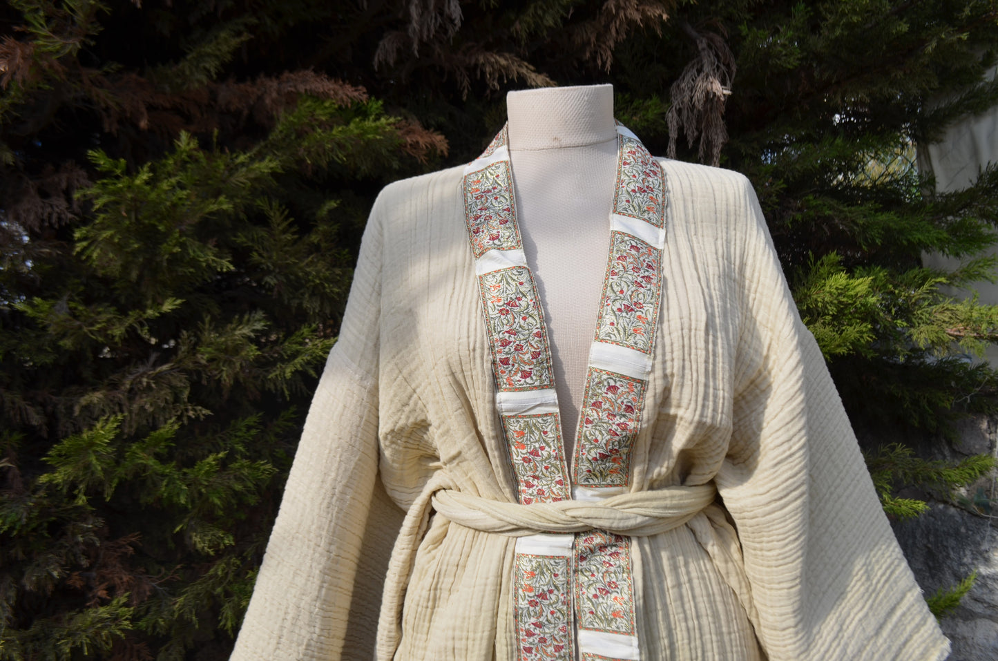 Etnik Şeritli Bej Kısa Kimono