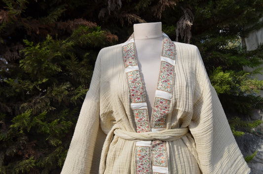 Etnik Şeritli Bej Kısa Kimono