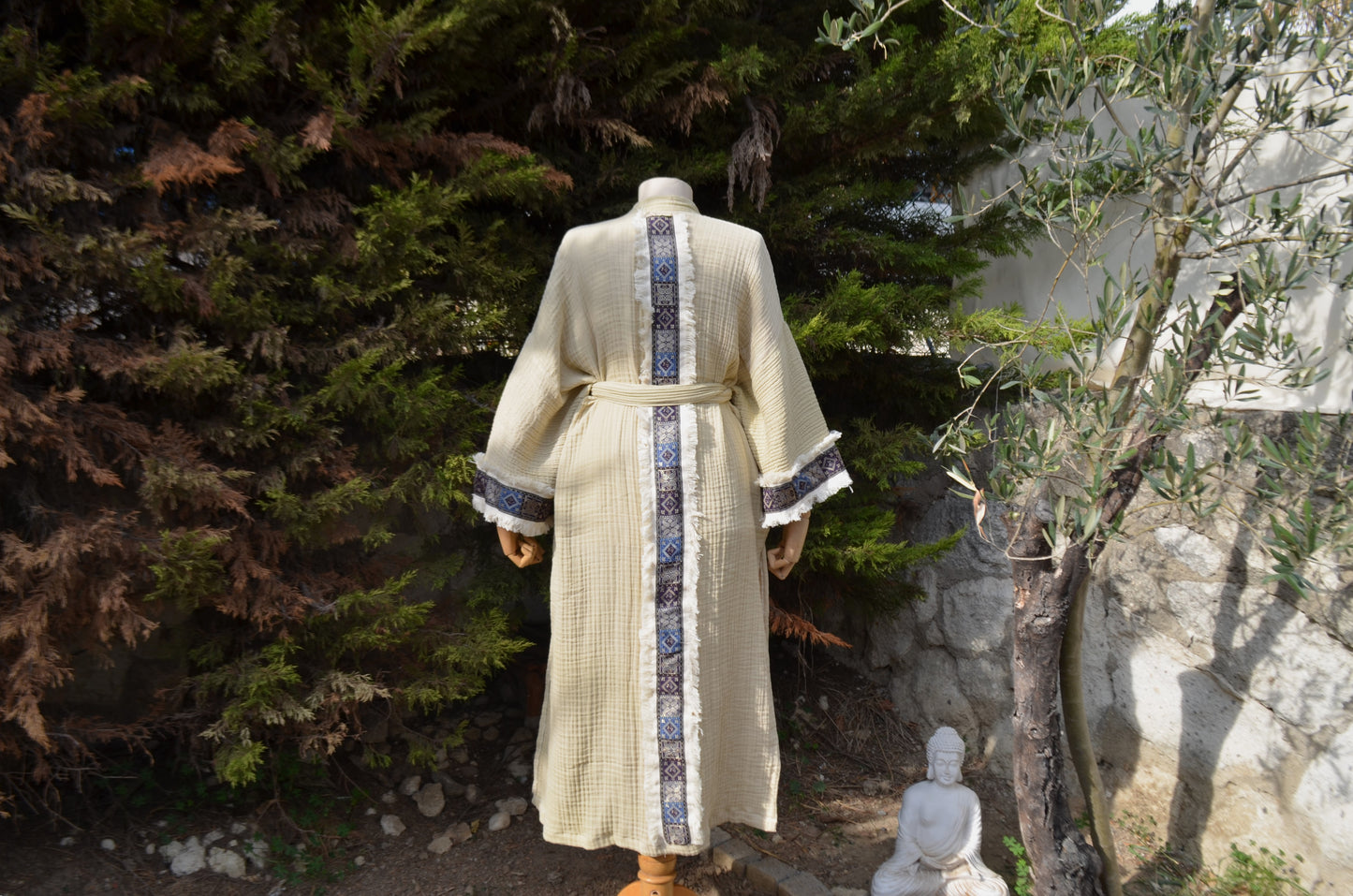 Püskül Detaylı Bej Uzun Yırtmaçlı Kimono
