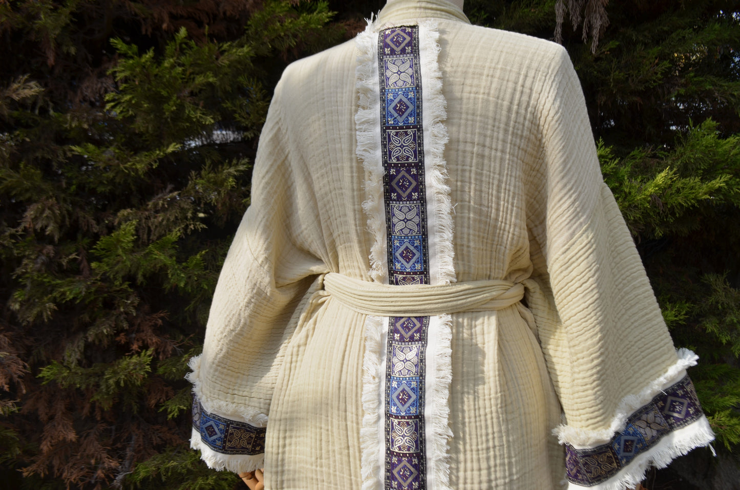 Püskül Detaylı Bej Uzun Yırtmaçlı Kimono