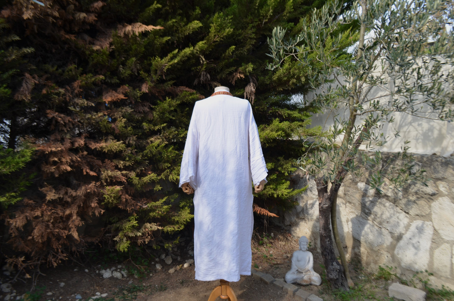 Kırmızı Şerit Detaylı Beyaz Uzun Yırtmaçlı Kimono