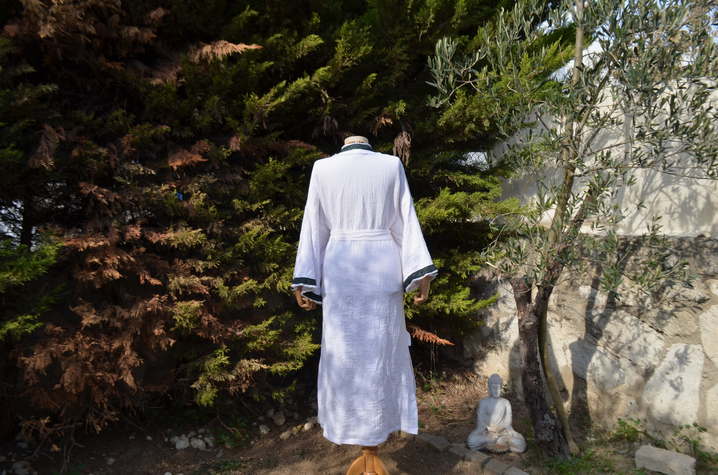 Siyah Dantel Detaylı Beyaz Uzun Yırtmaçlı Kimono