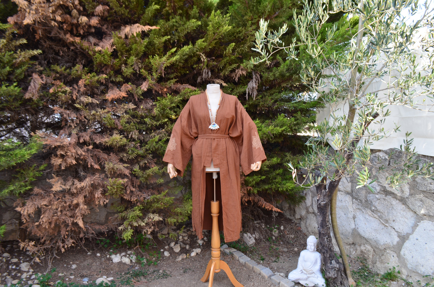 Mandala Desenli Kahverengi Uzun Yırtmaçlı Kimono