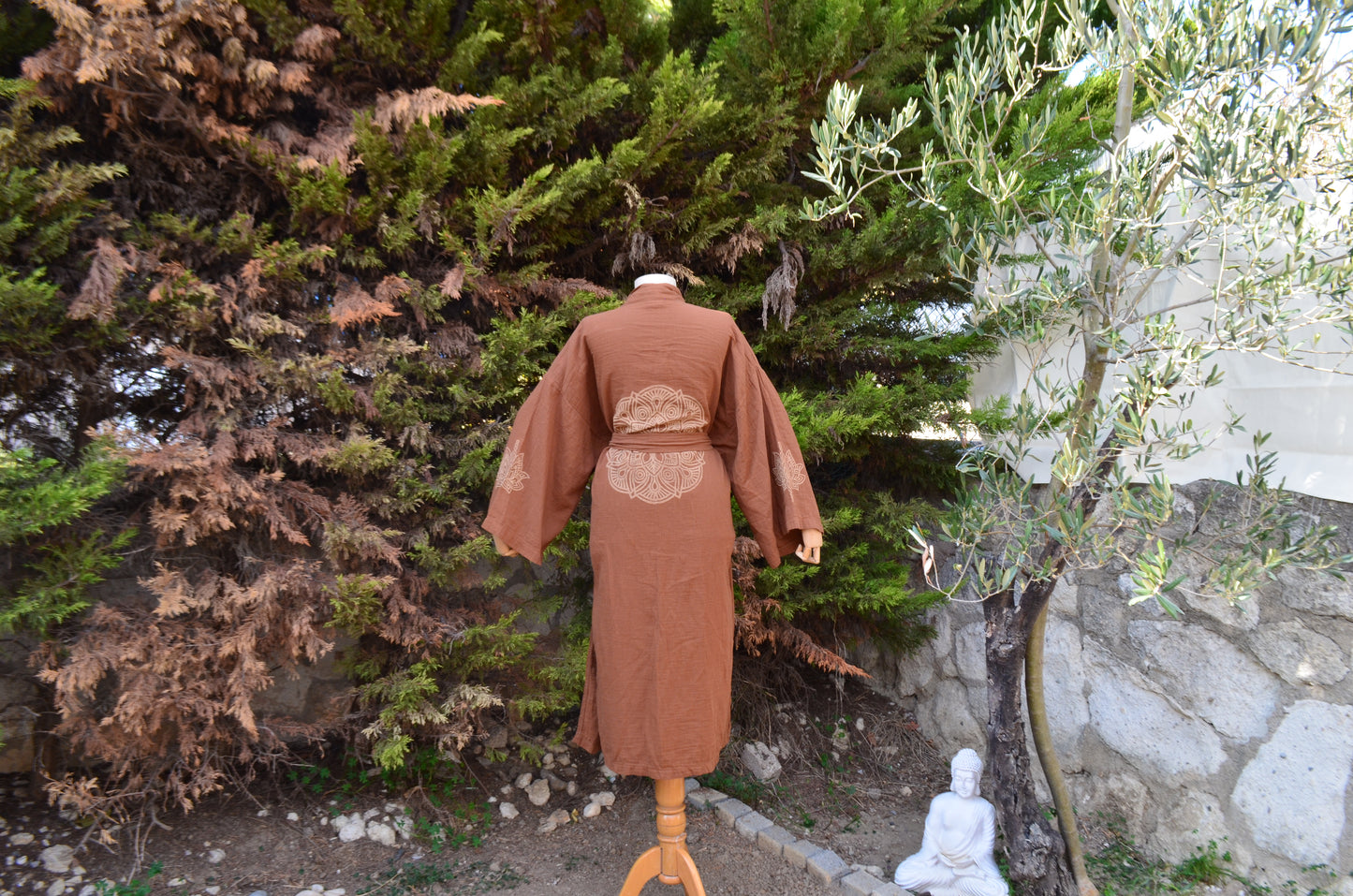 Mandala Desenli Kahverengi Uzun Yırtmaçlı Kimono