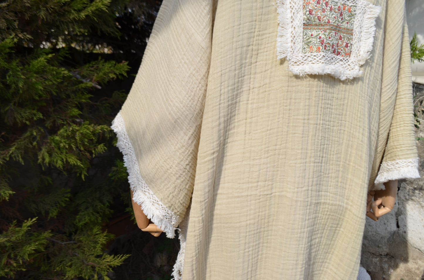 Sırt Detayı Püsküllü Bej Uzun Yırtmaçlı Kimono