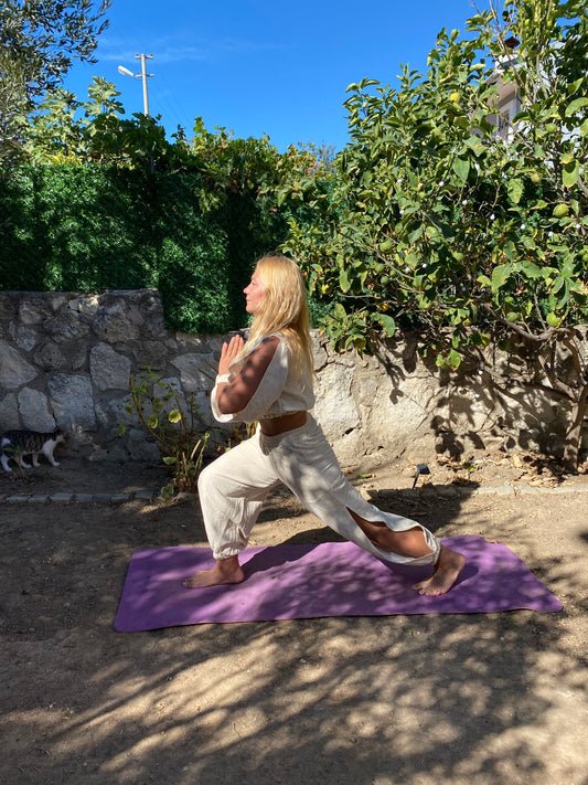 Lastikli Kollu Yırtmaç Detaylı Yoga Crop Top - Esnek ve Şık - Tek Beden
